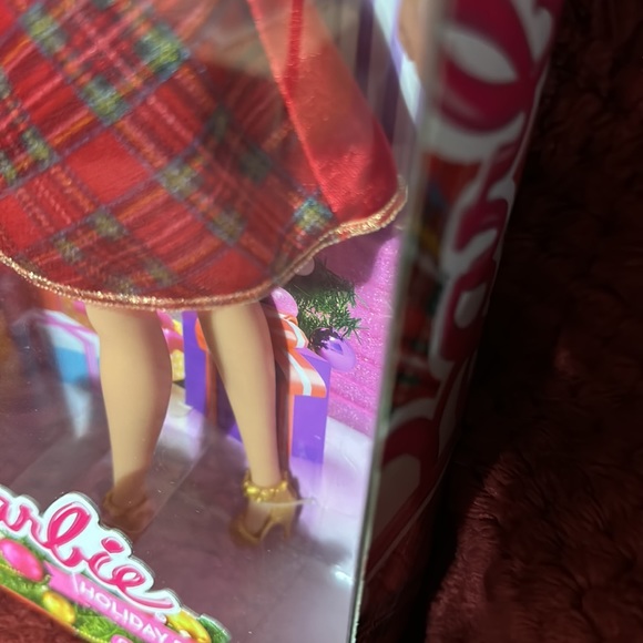 Barbie Holiday Surprise 2015. Nice Christmas Gift, Never Taken Out Of Box. NWOT - Picture 3 of 12